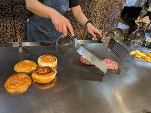 阿佐ヶ谷【待望のグルメバーガー】「チアーズバーガー」移転 がオープン！