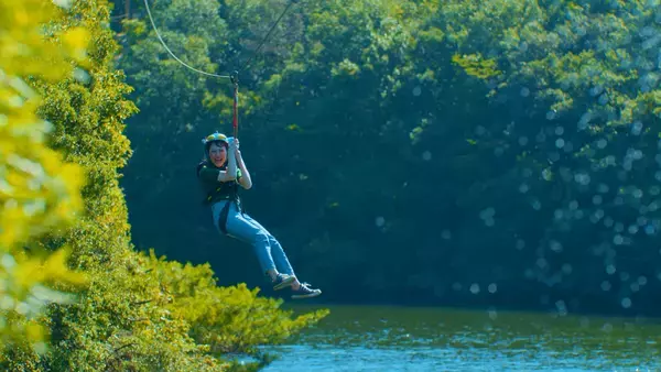 全長225m！絶景ジップラインでハラハラドキドキの“よーい、アクション！” 夏の空中撮影イベント『空飛ぶアクション撮影隊』 7月8日（月）より期間限定開催