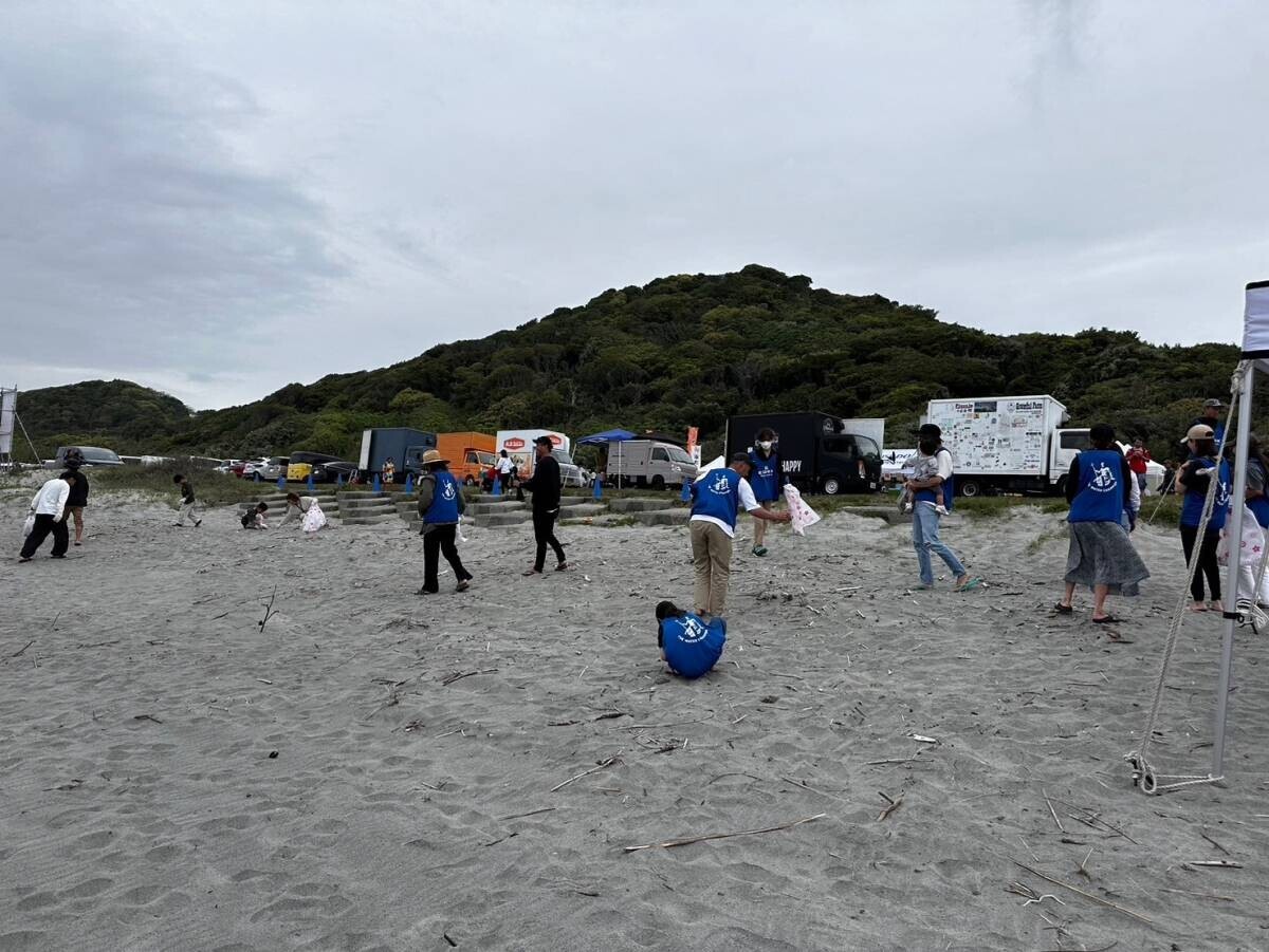 エドックスが4月21日に国内初のビーチクリーンアップを実施しました