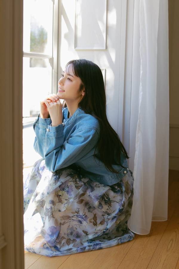 Couture Brooch（クチュール ブローチ） 道重さゆみさんが着こなす、春アウタースタイル特集 3月8日（金）よりWEBサイトにて公開