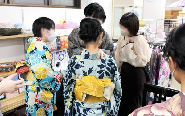 ■着物をメインテーマに！京都芸術デザイン専門学校との「産学連携プロジェクト」その②企業見学