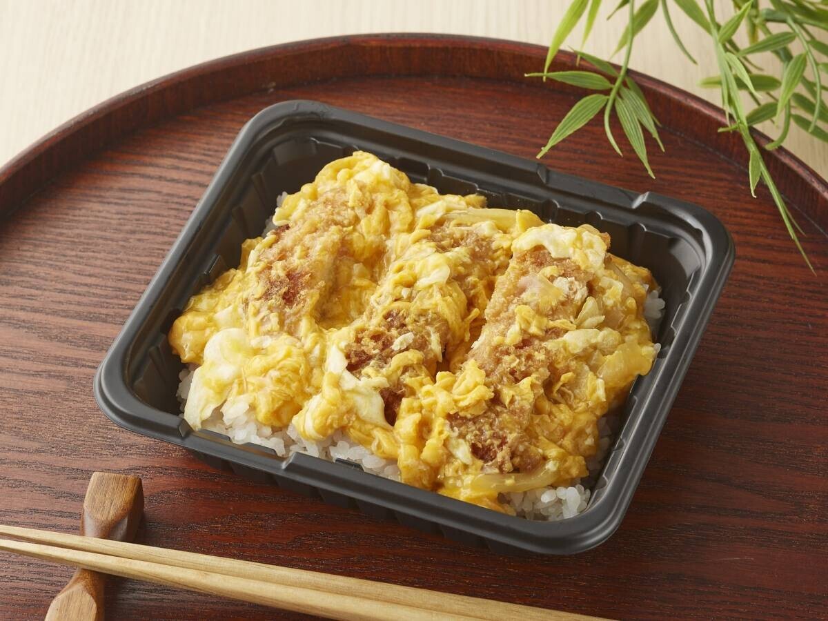 店内で炊いたごはんで作る手づくり弁当「ロースカツ丼」「ミニロースカツ重」 手づくりおにぎり「栗ごはん」 店内で揚げる惣菜「三元豚ロースとんかつ」 １０月１１日（金）　新発売