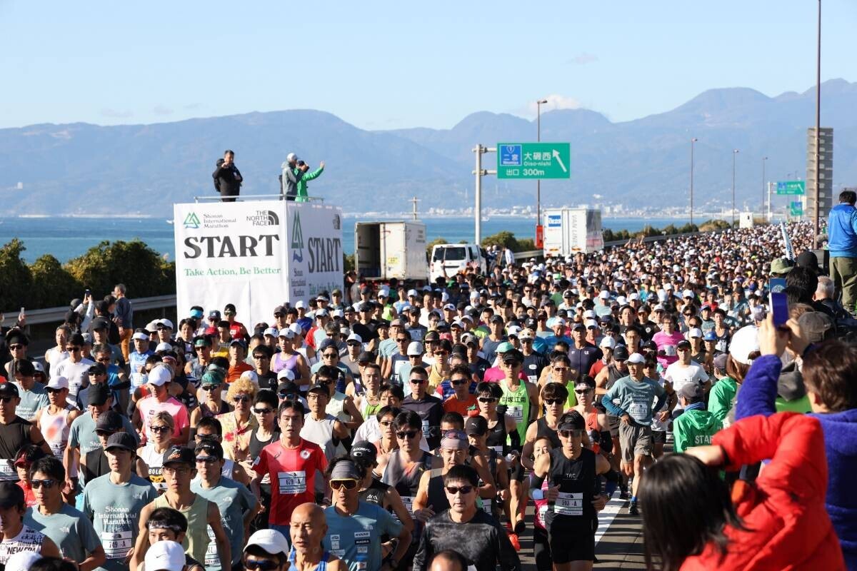 「また新しい一歩を踏み出した。進化を感じます！」 今年も約2万人のマラソンランナーが晴天の湘南を快走 「第19回湘南国際マラソン」カヌー＆サップも海からランナーを応援