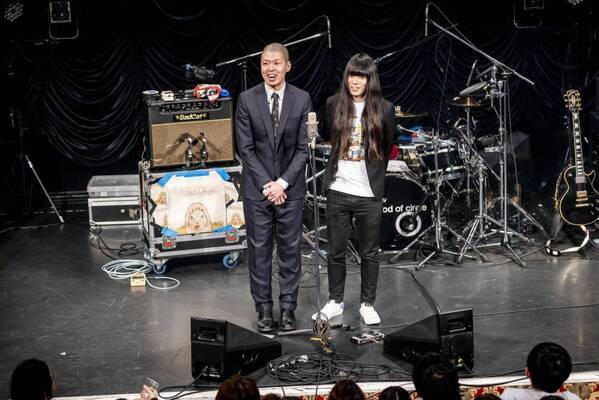 a flood of circleと漫才師・金属バットのツーマンライブ「KINZOKU Bat NIGHT at 東京キネマ俱楽部」日本で一番ワケの分からない夜に。