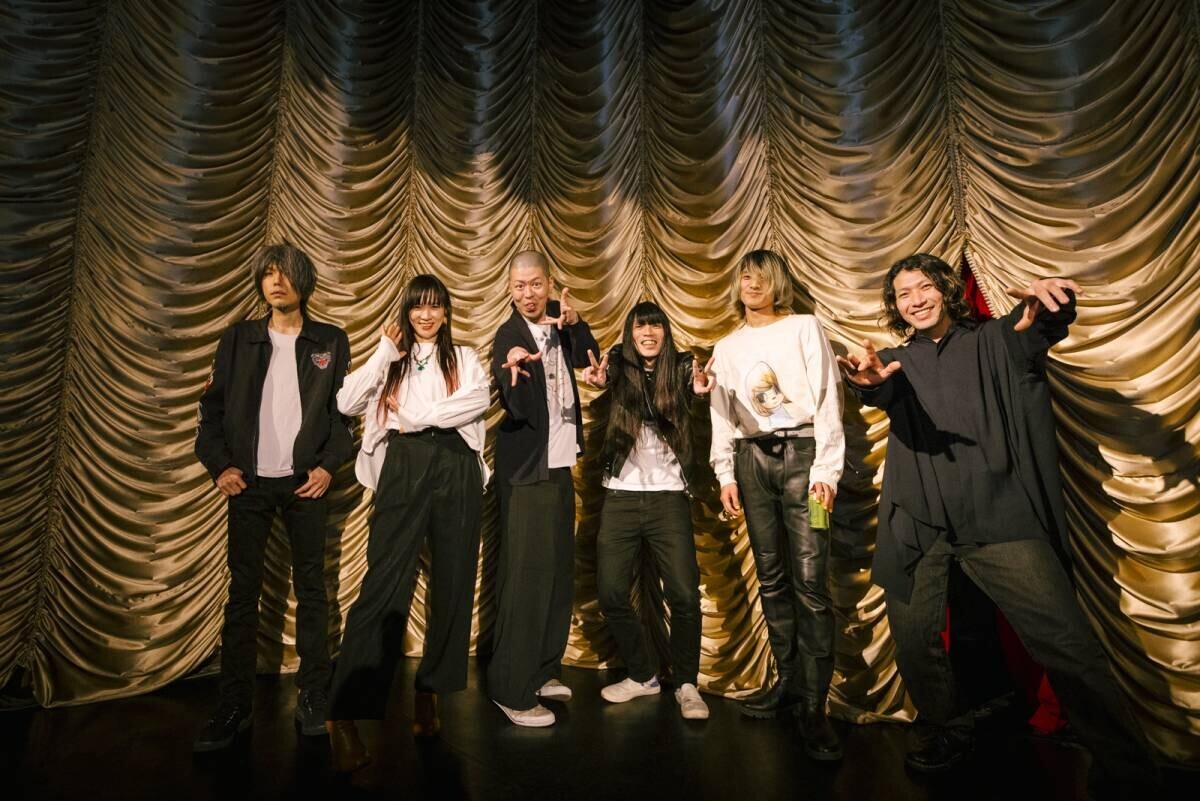 a flood of circleと漫才師・金属バットのツーマンライブ「KINZOKU Bat NIGHT at 東京キネマ俱楽部」日本で一番ワケの分からない夜に。