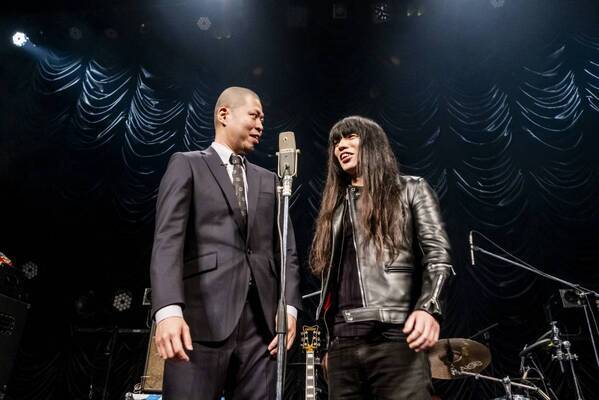 a flood of circleと漫才師・金属バットのツーマンライブ「KINZOKU Bat NIGHT at 東京キネマ俱楽部」日本で一番ワケの分からない夜に。