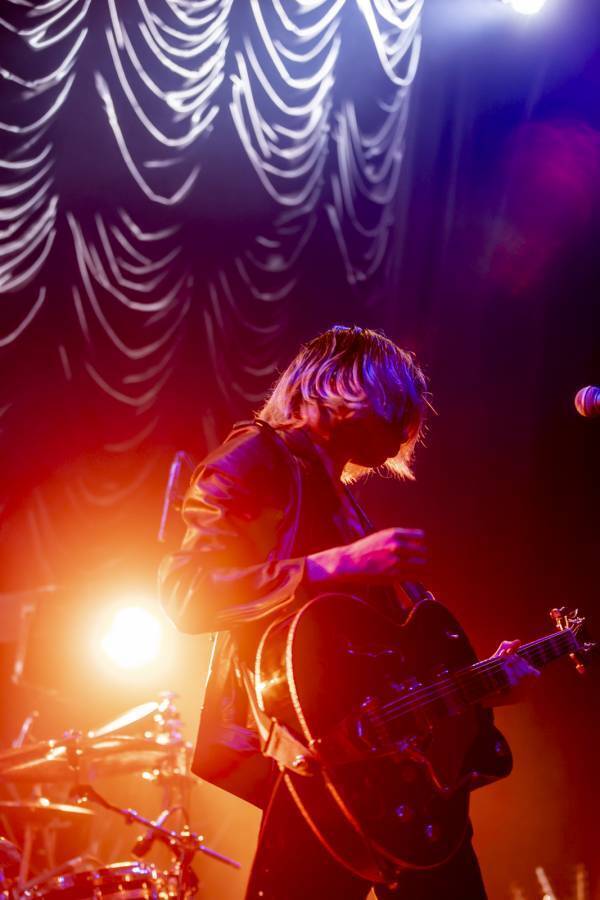 a flood of circleと漫才師・金属バットのツーマンライブ「KINZOKU Bat NIGHT at 東京キネマ俱楽部」日本で一番ワケの分からない夜に。