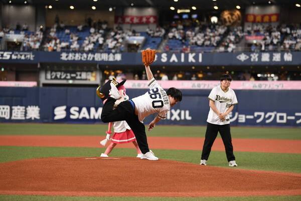 毎週水曜　夜11時放送中 水曜ドラマ23「向かいのアイツ～メトロンズ初出演 連続ドラマ～」 主演のメトロンズから、キングオブコント9代目王者の 実力派コント師・ライスが始球式に登板！