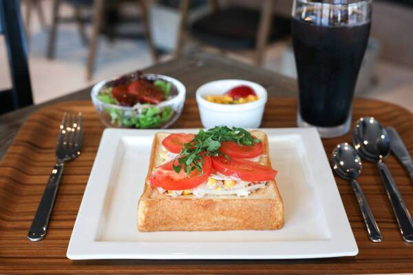 【沖縄・読谷】290円～食べられるホテルスタイルのモーニングへリニューアル！南国風グラノーラなど全9種類の多彩なメニューで特別な朝を！