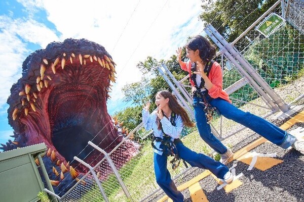 スリル満点！大迫力のゴジラに向かって“大滑空”女子旅ジップライン！ 「一緒に飛ぼう！撮影しよう！春のペアジップライン」が３月２日（土）より開催