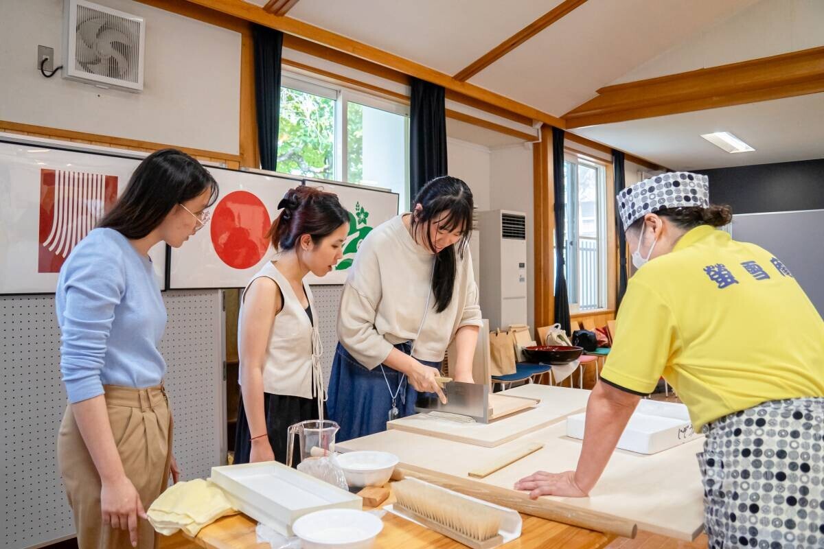 【北海道　東川町】留学生向け蕎麦打ち体験会・蕎麦打ち道具贈呈式を開催