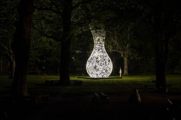⽇⽐⾕公園にて開催中の Park×Art 新しい公園のかたち「Playground Becomes Dark Slowly」、最終⽇の5⽉12⽇（⽇）に⼤巻伸嗣氏の作品前でパフォーマンス開催決定！