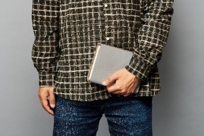 「レザーブックケース」をDNPの独自ブランド「AIMA」から12月6日発売