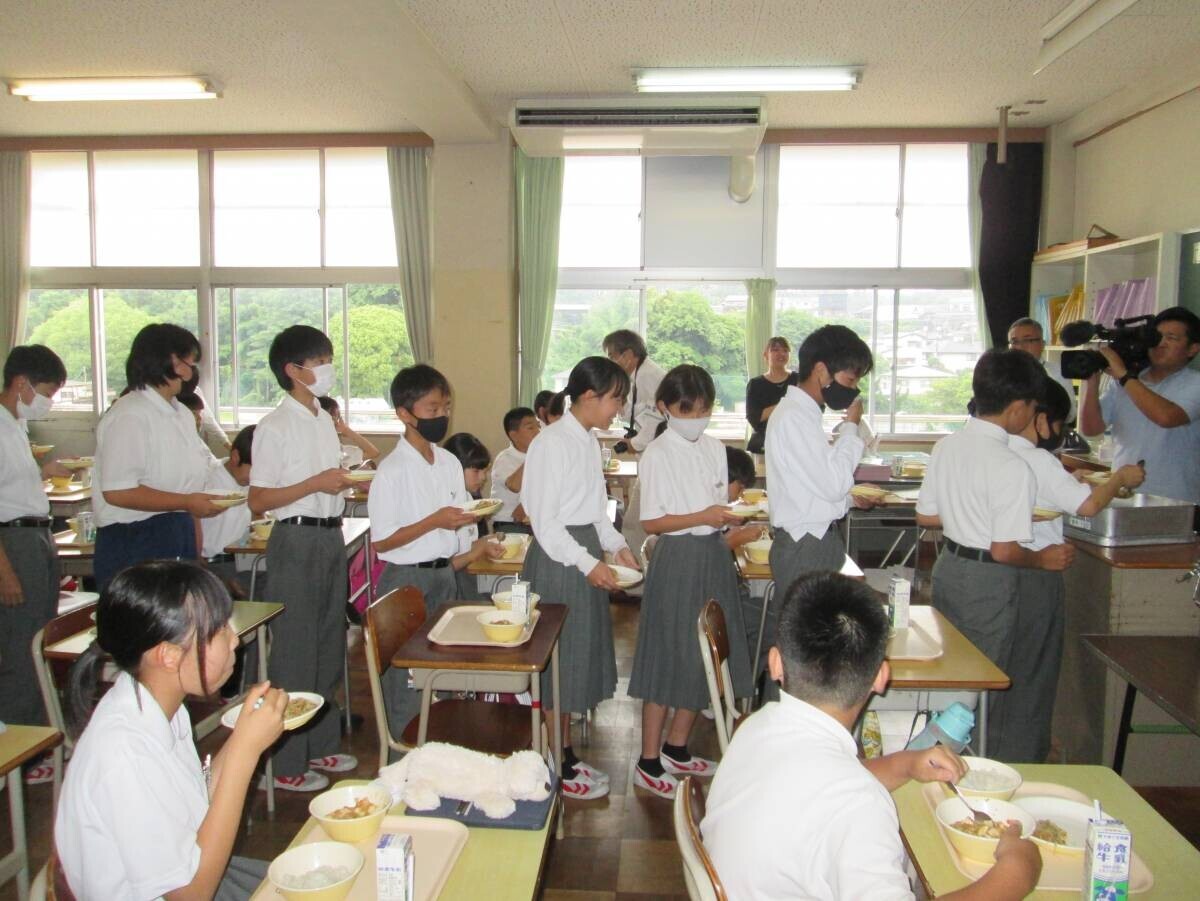 子どもたちが考えた野菜メニューが学校給食のメニューになって登場【山口県周南市】