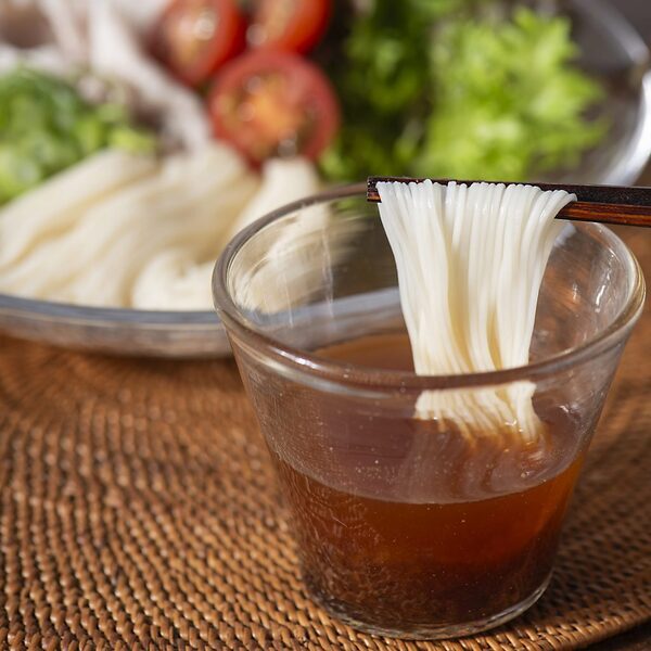 【新商品】夏季限定！そうめんがもっとおいしくなる、夏にぴったりな味わいのめんつゆ2種類を新発売！「食のSPA」モデルによって生まれた、久世福商店の自信作【久世福商店】