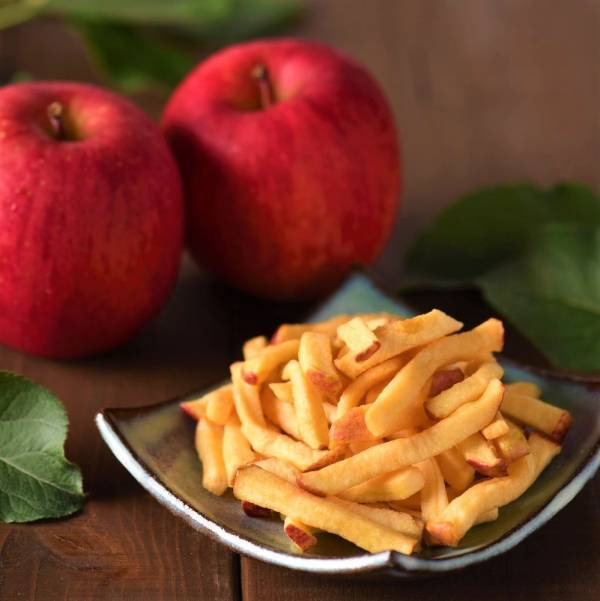 サクサク、じゅわっ！？新食感のりんごスナック　青森りんごっくる新発売！【久世福商店】