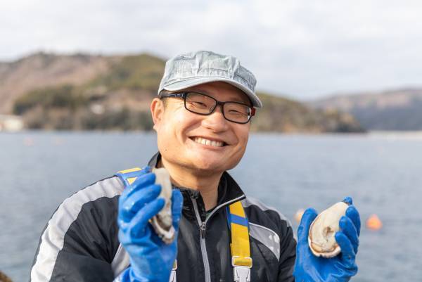 【宮城県・一の坊リゾート】安心、高品質な食材を求めて「Meet-Up TOHOKU ソト活 一の坊™️」宮城県雄勝湾・牡蠣生産者の成澤さんを訪ねました