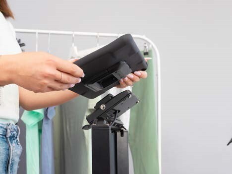 J21、iPad用タブレットスタンド製品ラインナップ拡充 - コンピュロックス社製「PowerMove」シリーズ販売開始！