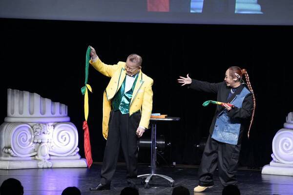 「スーパー4KマジックショーMr.マリック超魔術団 2024」が東京で開催！ 観客参加型のショーに客席も大盛り上がり！！