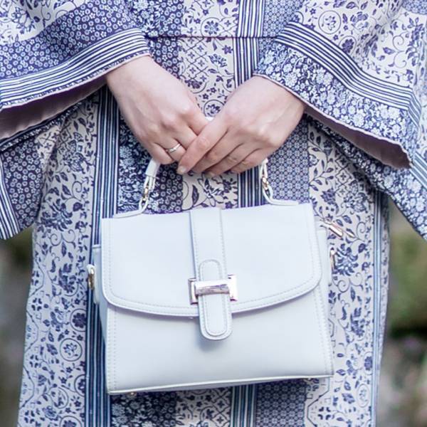 バレンタインの京都観光に。かわいらしく上品な新作重ね衿がレースコーデ着物、振袖プランにて２月１日よりレンタル開始。