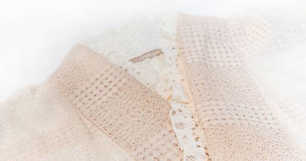 バレンタインの京都観光に。かわいらしく上品な新作重ね衿がレースコーデ着物、振袖プランにて２月１日よりレンタル開始。