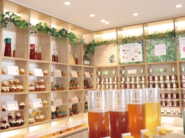 りんごの名産地・青森県より採れたてりんご蜂蜜が到着 果実味溢れるジューシーな蜂蜜をローハニー（生蜂蜜）で味わって