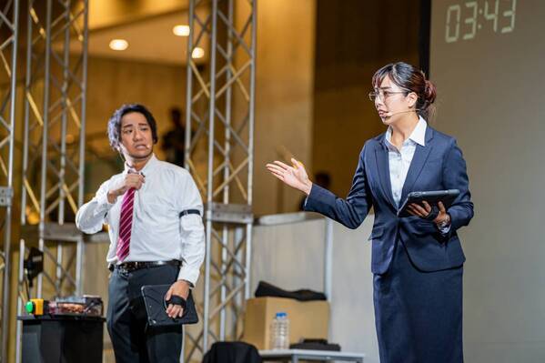 舞台のセリフやインターネット検索を駆使し、会場のキャストと協力して謎を解くライブイベント『リアル脱出ゲームTV～The Live～』イベントCM＆出演者情報を公開！