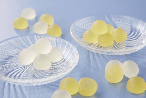 ライフの自然派プライベートブランドからグミが初登場！国産果汁を使用した「BIO-RAL　てんさい糖使用のみかんグミ／ぶどうグミ」を新発売