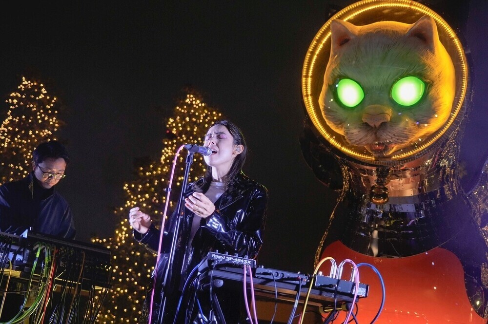 WONK 、Maika Loubtéによるスペシャルステージ 『ROOFTOP LIVE GINZA SIX XMAS 2024』 を開催