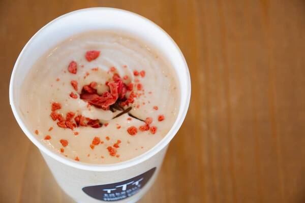 【BBQ&Co】ピクニック感覚で楽しむ、桜×デザートでキュン♡さくら名所100選の明石公園カフェ&レストラン「TTT」、特別プランで春の優雅なひとときを