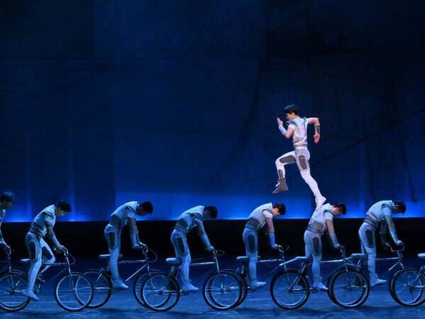 中国雑技団 公演　36カ国70名の大使・大使館関係者が鑑賞