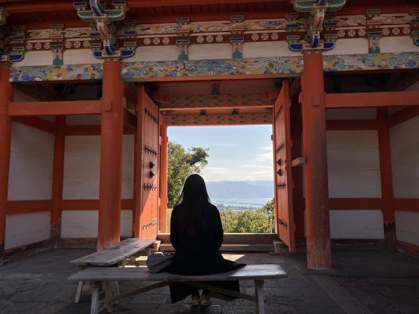 和歌好きで小説家・短歌研究員の宮田愛萌が万葉集の絶景を求めて和歌山へ！「NEXT TRIP ～和歌山 万葉集の舞台となった絶景旅～」1月25日(木)夕方6時30分からBS12で放送！