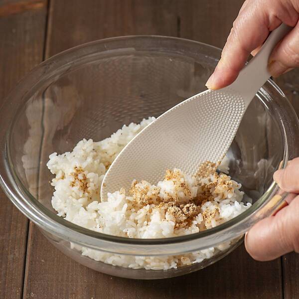 ＼子どもも大人もやみつき必須／「万能」度合いがアップした「粉末万能だし」を料理愛好家と実食！【久世福商店】