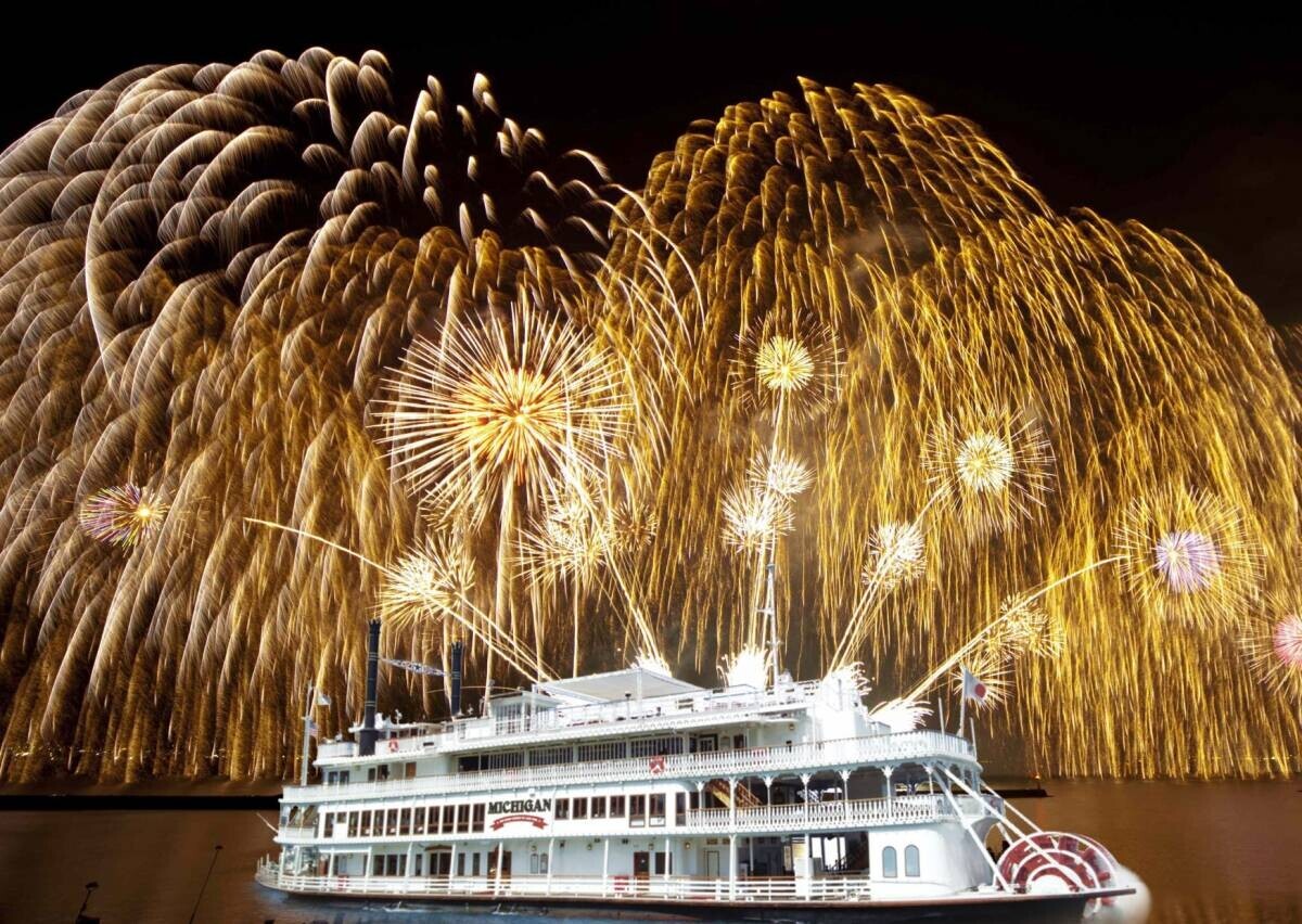 ～ 8月8日（木）湖面を染める約10,000発のびわ湖大花火を船上の特等席より鑑賞 ～ 『ミシガン花火鑑賞船』の抽選受付を開始します