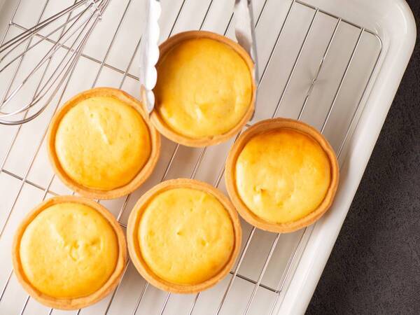 日本橋三越本店に、はちみつメーカー直営「パティスリーQBG」が初登場！朝焼きのふわとろ「はちみつチーズタルト」を築地の厨房から毎日直送【5/15(水)〜28(火)】