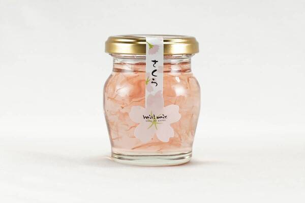 ひとあし早い春の訪れ 桜の花びらを漬け込んだピンクの蜂蜜が今年も登場 ホワイトデーや卒業のお祝いなど贈り物にもおススメ