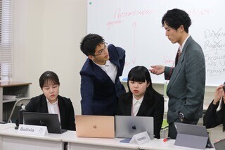 【京都外大】英語模擬国連大会“JUEMUN 2024”に京都外国語大学の学生と教員が参加