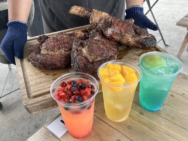 【BBQ&Co】神戸の富永貿易と地域連携で実現！「100%カジューハイ」×絶景BBQ！明石市大蔵海岸のBBQ場「ZAZAZA」で、7月1日から特製カクテル提供開始