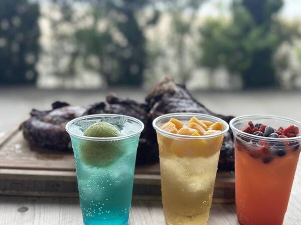 【BBQ&Co】神戸の富永貿易と地域連携で実現！「100%カジューハイ」×絶景BBQ！明石市大蔵海岸のBBQ場「ZAZAZA」で、7月1日から特製カクテル提供開始
