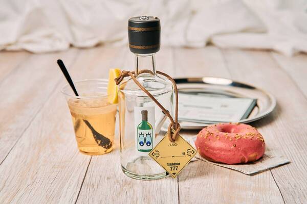 今週2024年2月29日(木) 東京ミステリーサーカスがリニューアルオープン。  1Fカフェ&バー「HIMITSU COFFEE」グランドメニューが一新！  2Fには、何度もつづきから挑戦可能なリアル脱出ゲーム 『ミステリータワーからの脱出』が登場。 初挑戦がお得になる期間限定キャンペーンも開催決定！