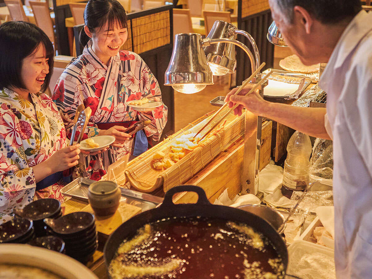 9/1～【秋-NEW-】＼あなたはどっち派？／牛ロースと但馬鶏のすき焼き鍋食べ放題バイキング予約受付中。京都府京丹後市「久美の浜 みなと悠悠」