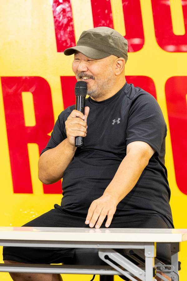 『フェイクドキュメンタリーQ』出版記念上映会&サイン本お渡し会に多数の考察ファンが殺到！