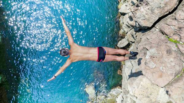 ダイバーズウォッチのパイオニア〈エドックス〉 日本初のハイダイビング選手・荒田恭兵さんが6月28日にブランドアンバサダーに就任