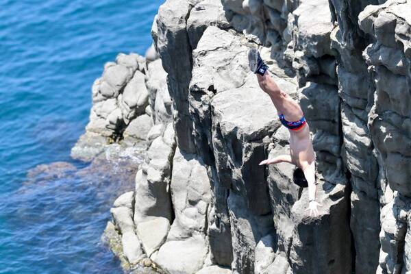 ダイバーズウォッチのパイオニア〈エドックス〉 日本初のハイダイビング選手・荒田恭兵さんが6月28日にブランドアンバサダーに就任