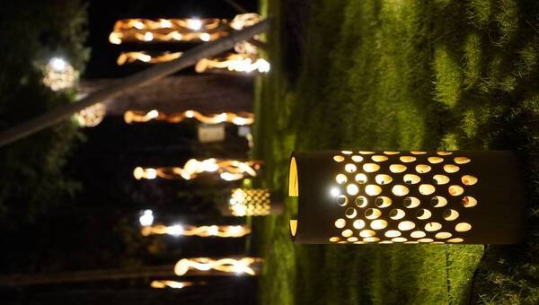 冬の夜を幻想的に照らす竹灯りの光と影が織りなすアート空間へようこそ！ 大阪ベイエリアの「ホテル・ロッジ舞洲」で11月30日から特別展示を開催