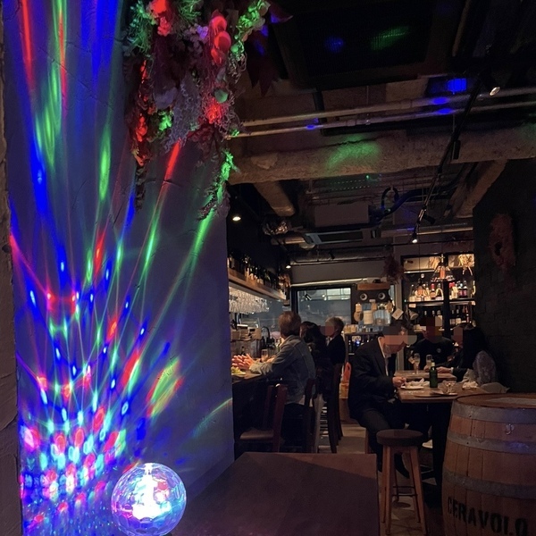 バブル期の六本木で名を馳せたディスコ姉妹が恵比寿に登場！バブルバー「チューズデイマスカレード」がオープン