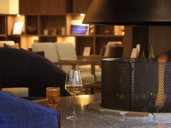 宮城・鳴子温泉の旅館に“こけしクリスマスツリー”が登場！ オールインクルーシブで過ごすクリスマス｜2024年12月