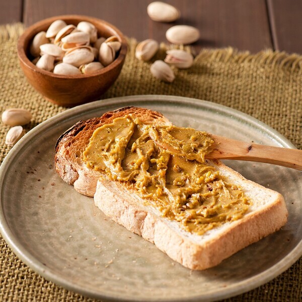 【久世福商店】ピスタチオ50%配合！カリカリ食感と香ばしさにこだわったスプレッド「パンに塗る ピスタチオ」を新発売