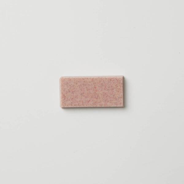 学生生活の甘酸っぱさやほろ苦さを「青春のフレーバー」に。 麗澤中学・高等学校の学生とマザーハウスのチョコレートブランド・LITTLE MOTHERHOUSEが 共同開発した「青春チョコレート」数量限定で発売。 2月23日（日）24日（祝）、生徒参加の販売会をマザーハウス本店で開催