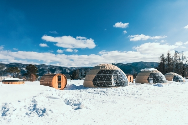 サウナの後に、雪にダイブして"ととのう"！？【長野県白馬村 初！】プライベートサウナ付きグランピング施設「From P」 プレオープン実施中！正式オープン2022年3月1日(火)
